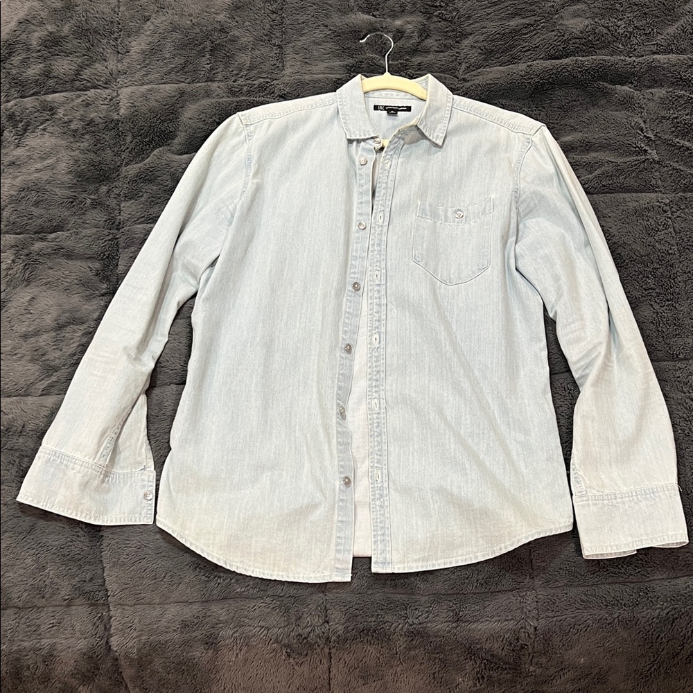 Men's Light Blue Button-Up Shirt